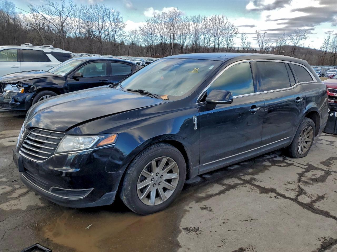 2019 LINCOLN MKT