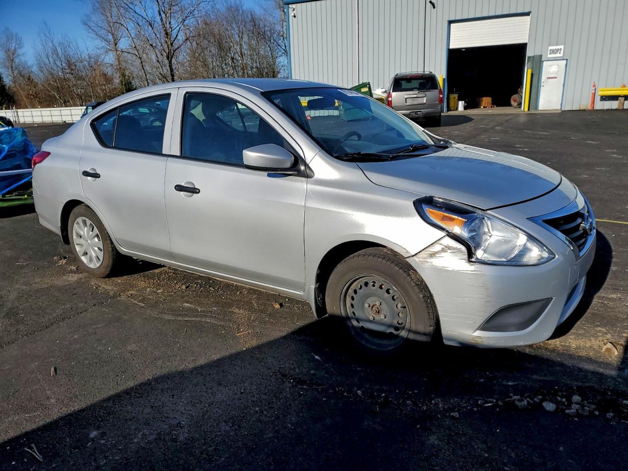2017 NISSAN VERSA