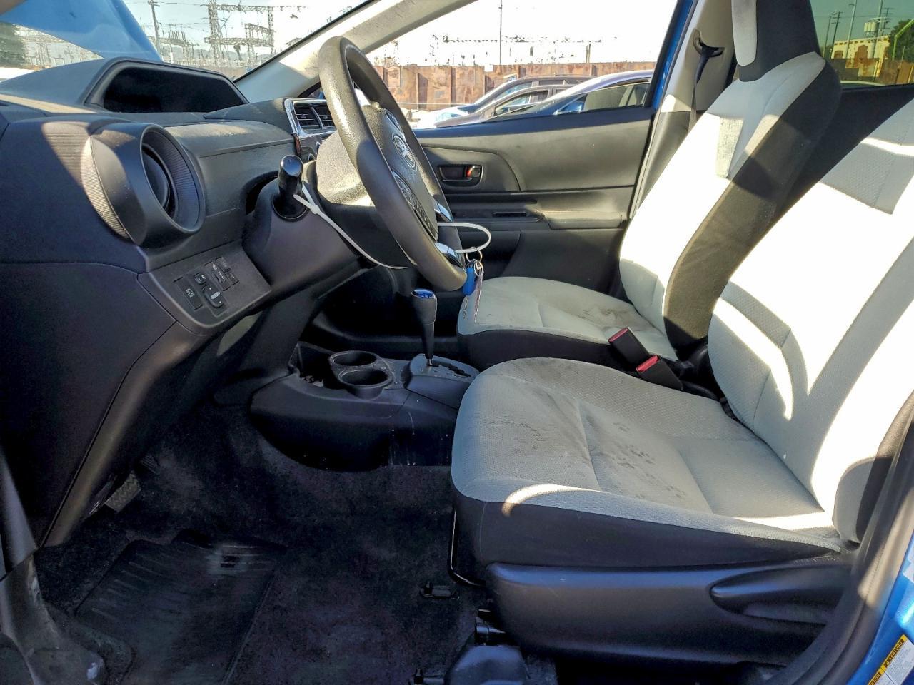 2018 TOYOTA Prius c