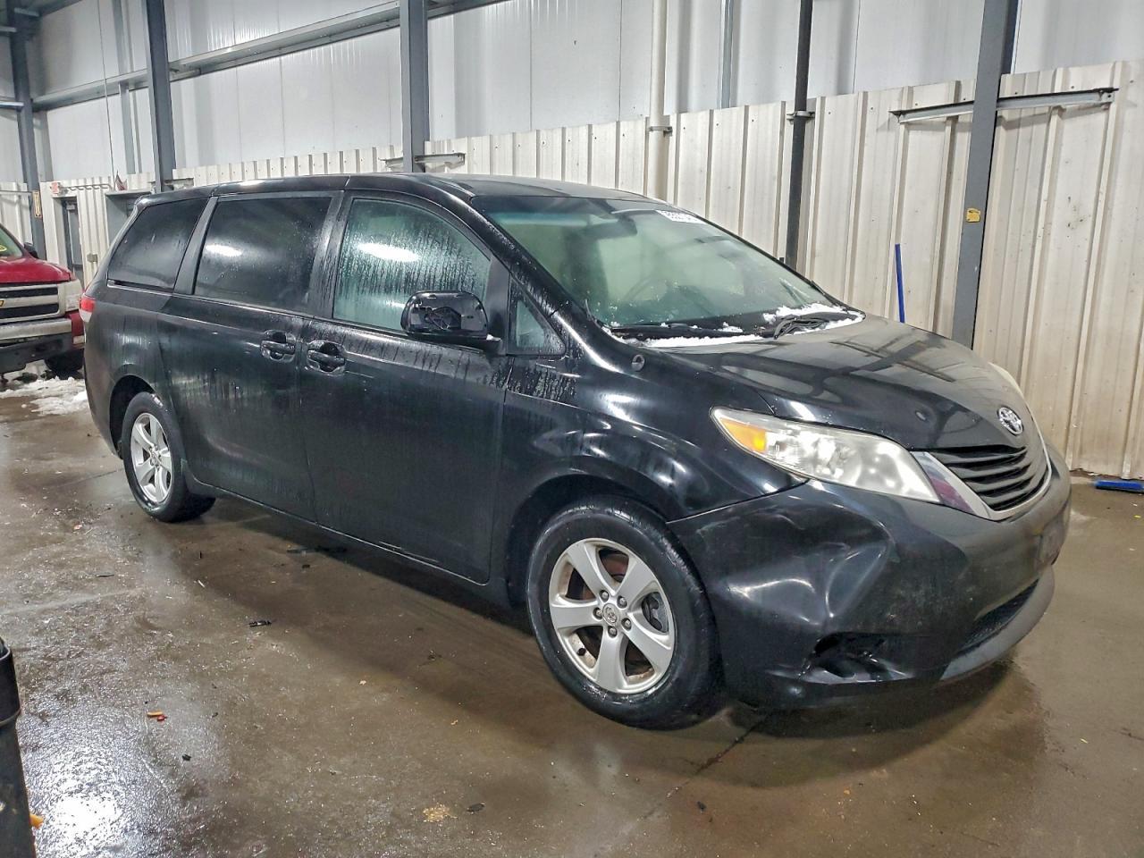 2012 TOYOTA SIENNA