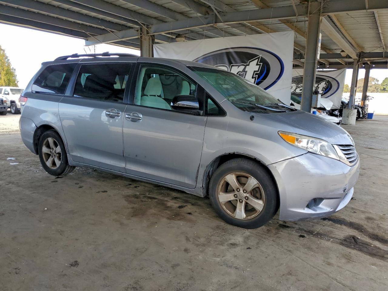 2014 TOYOTA SIENNA
