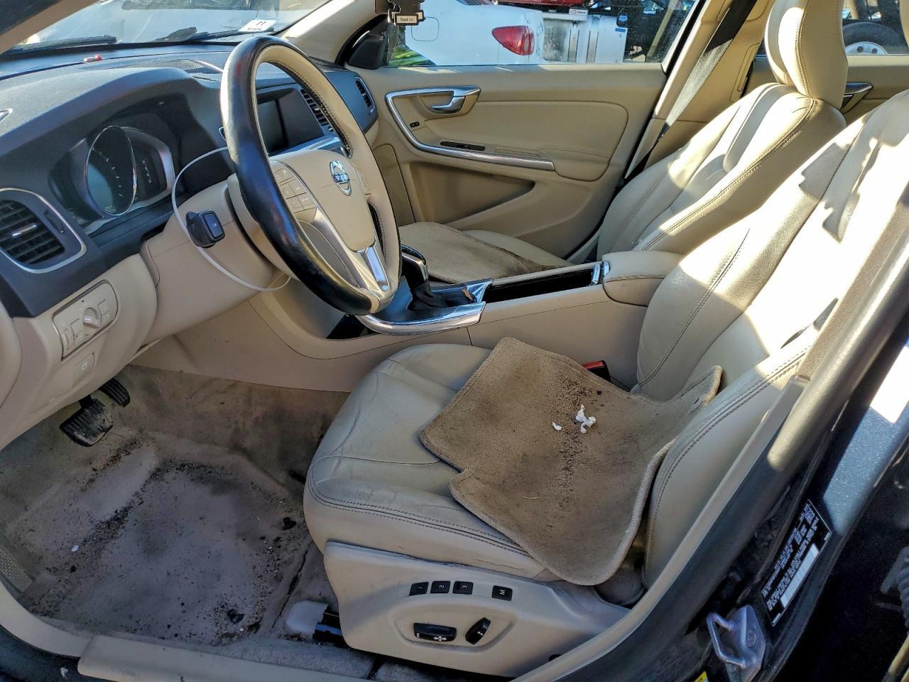 2015 VOLVO S60