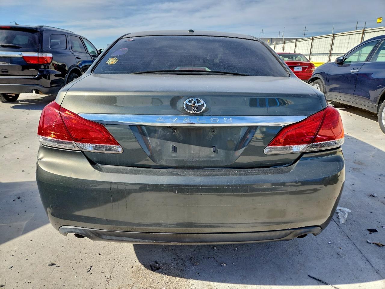 2011 TOYOTA Avalon