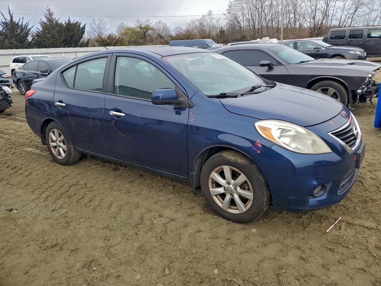 2013 NISSAN VERSA
