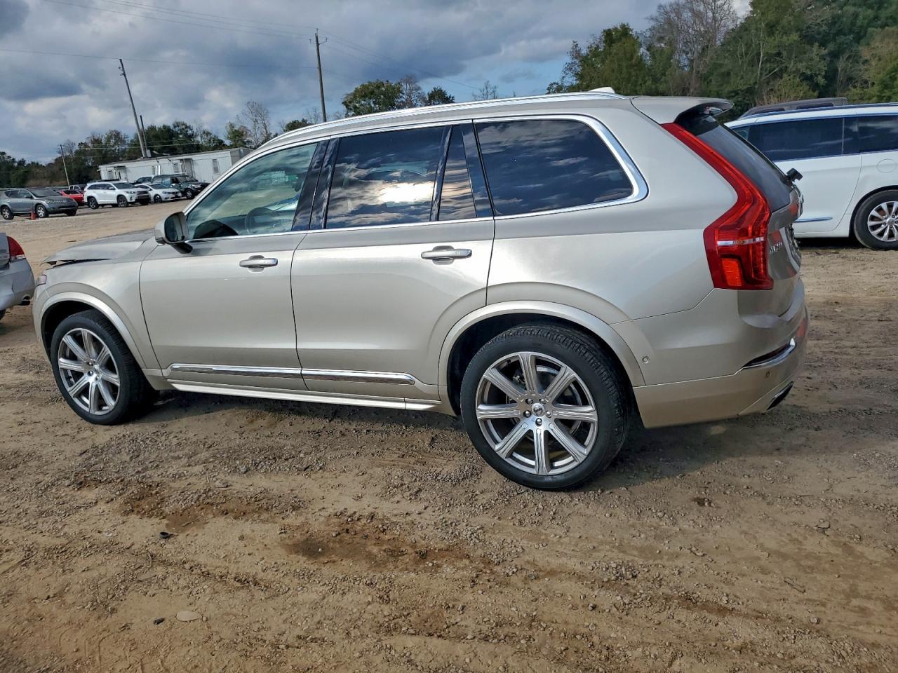 2018 VOLVO XC90