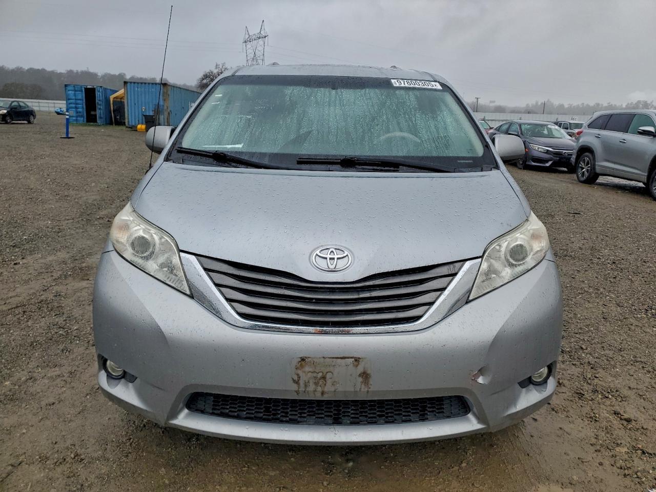 2014 TOYOTA SIENNA