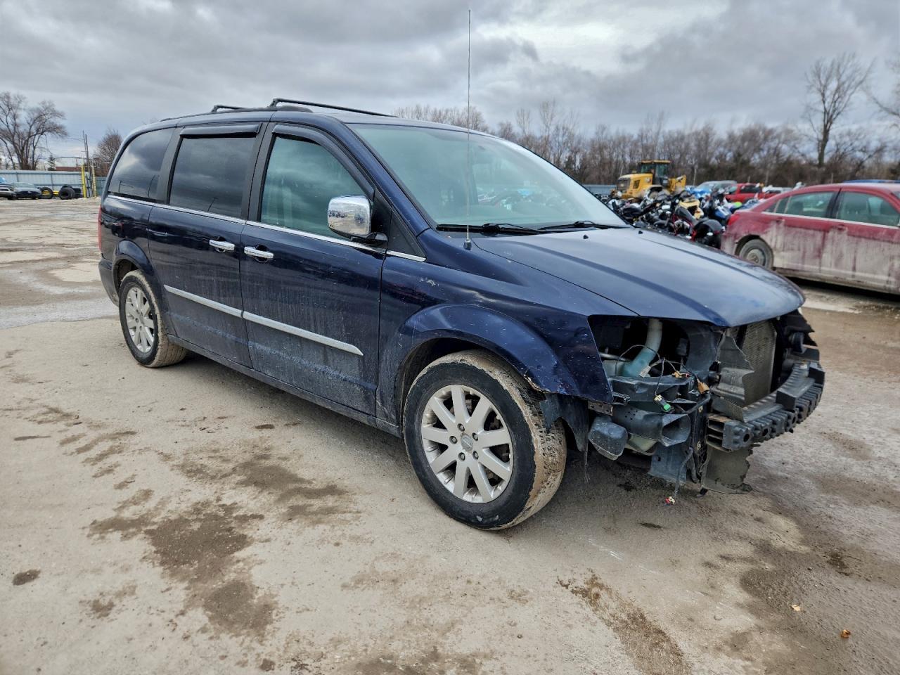 2012 CHRYSLER Town & Country