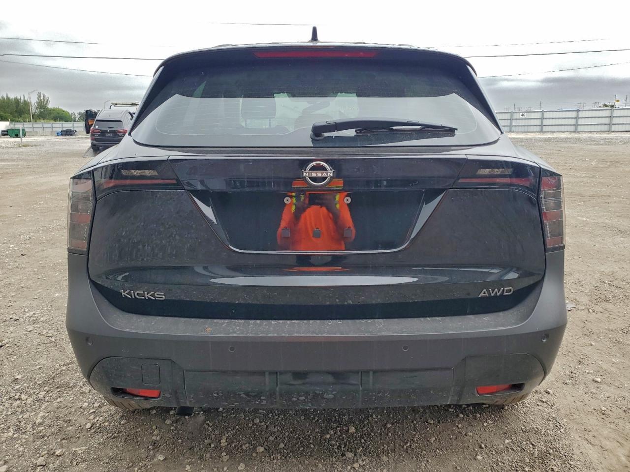 2025 NISSAN KICKS