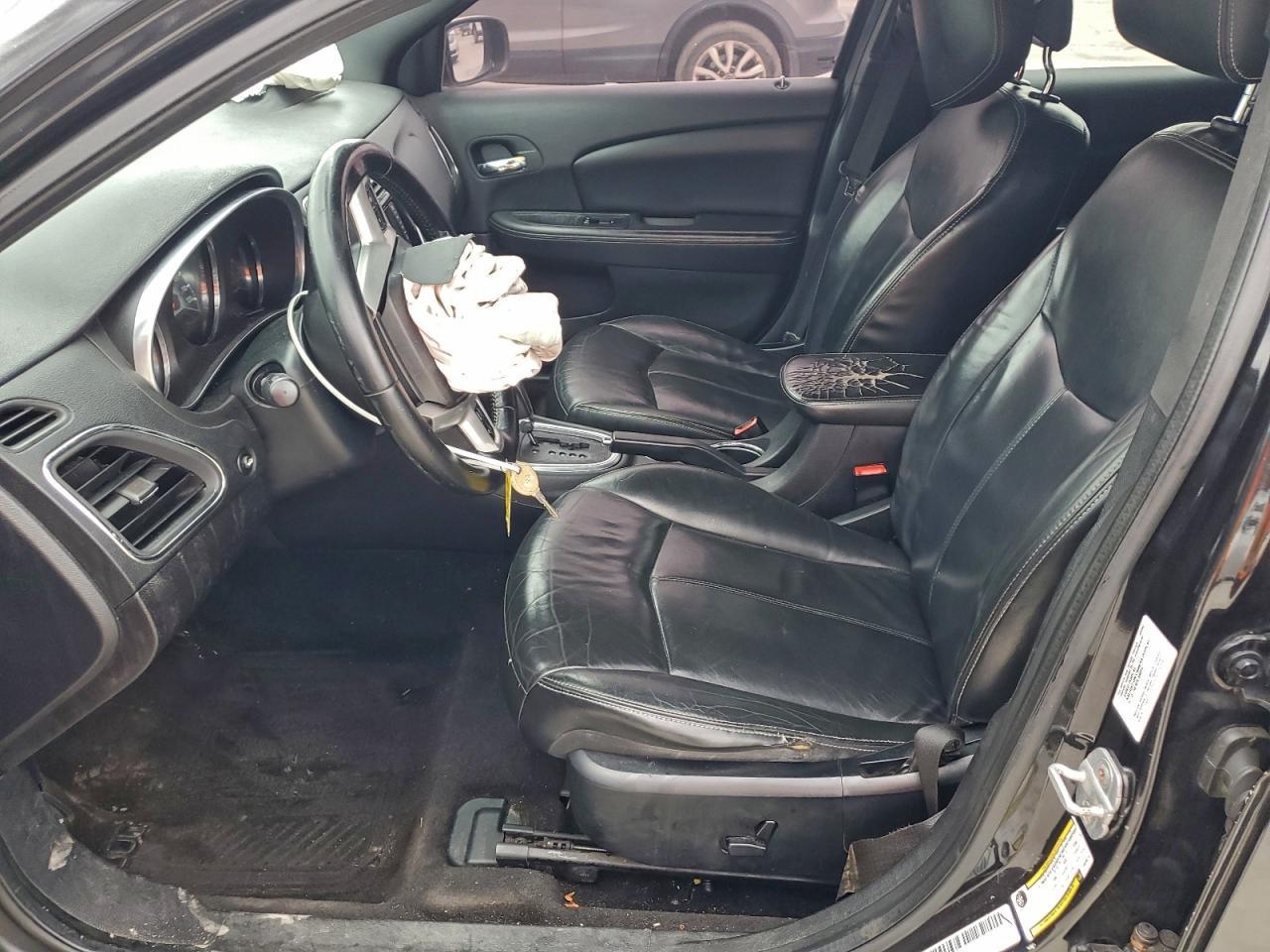 2011 CHRYSLER 200