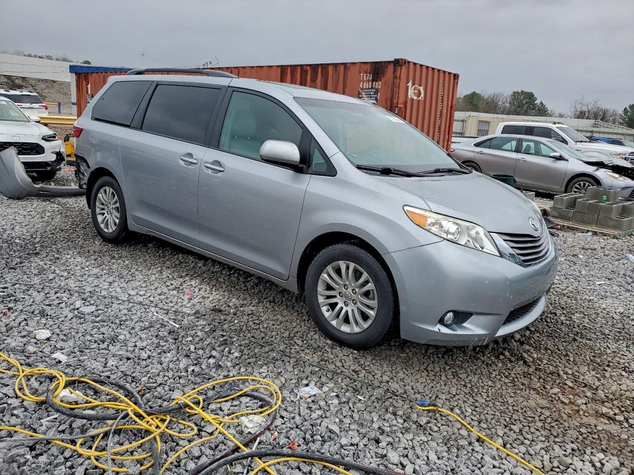 2017 TOYOTA SIENNA