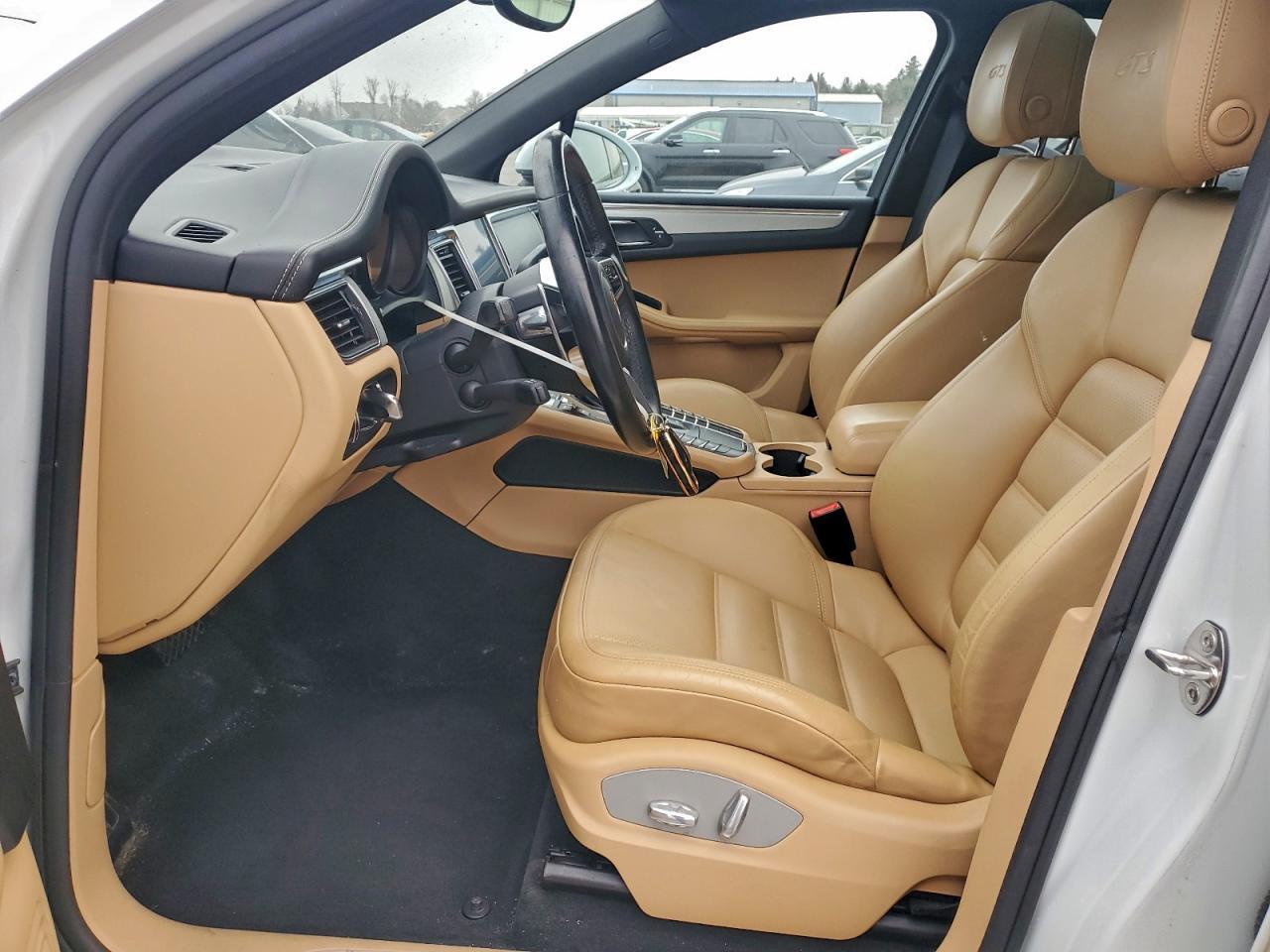 2017 PORSCHE Macan