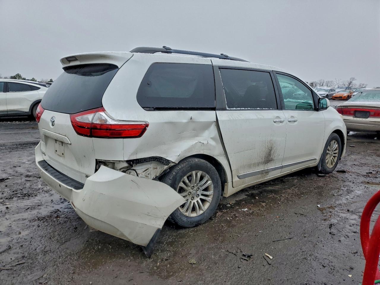 2015 TOYOTA SIENNA
