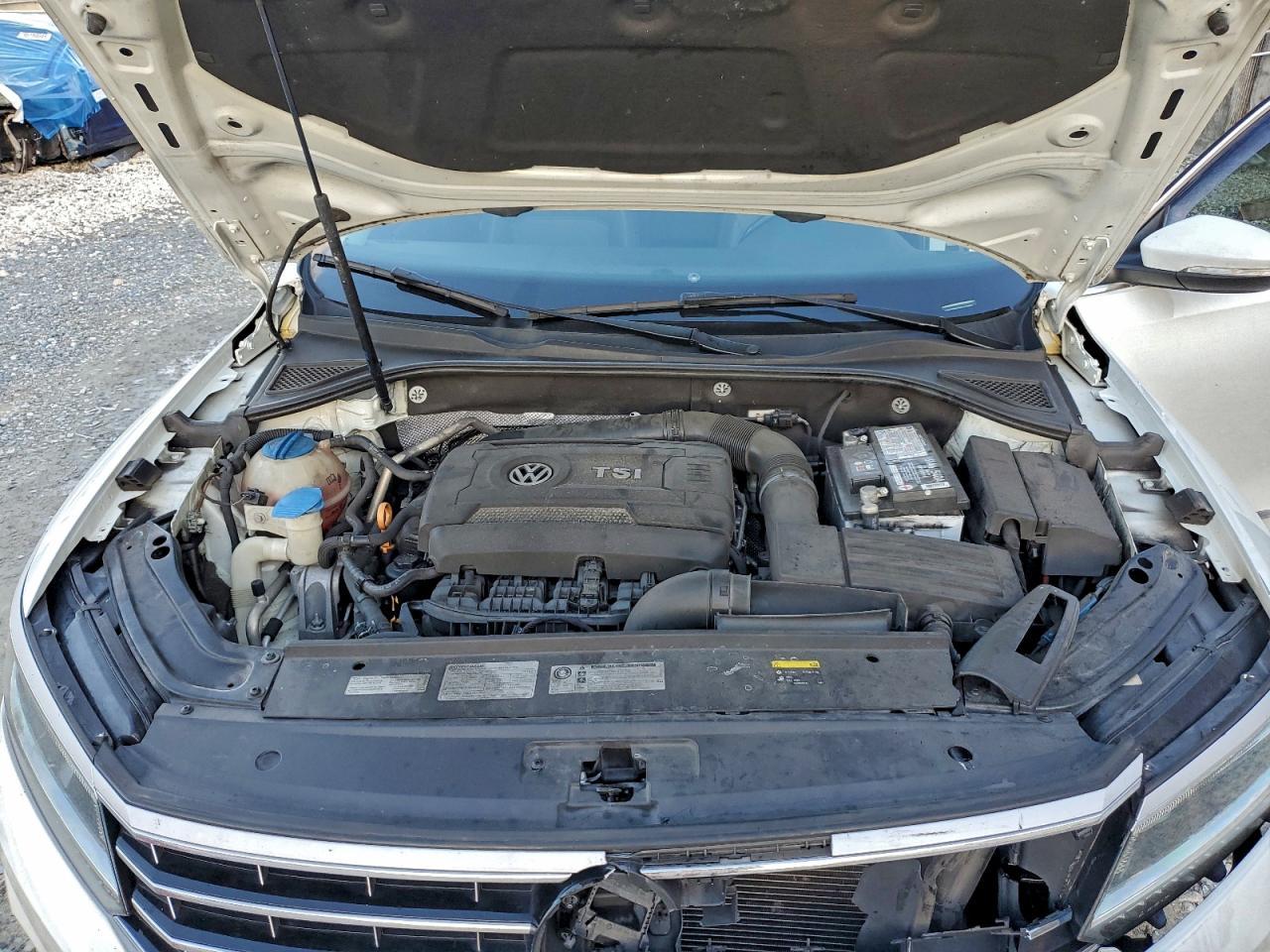 2017 VOLKSWAGEN Passat
