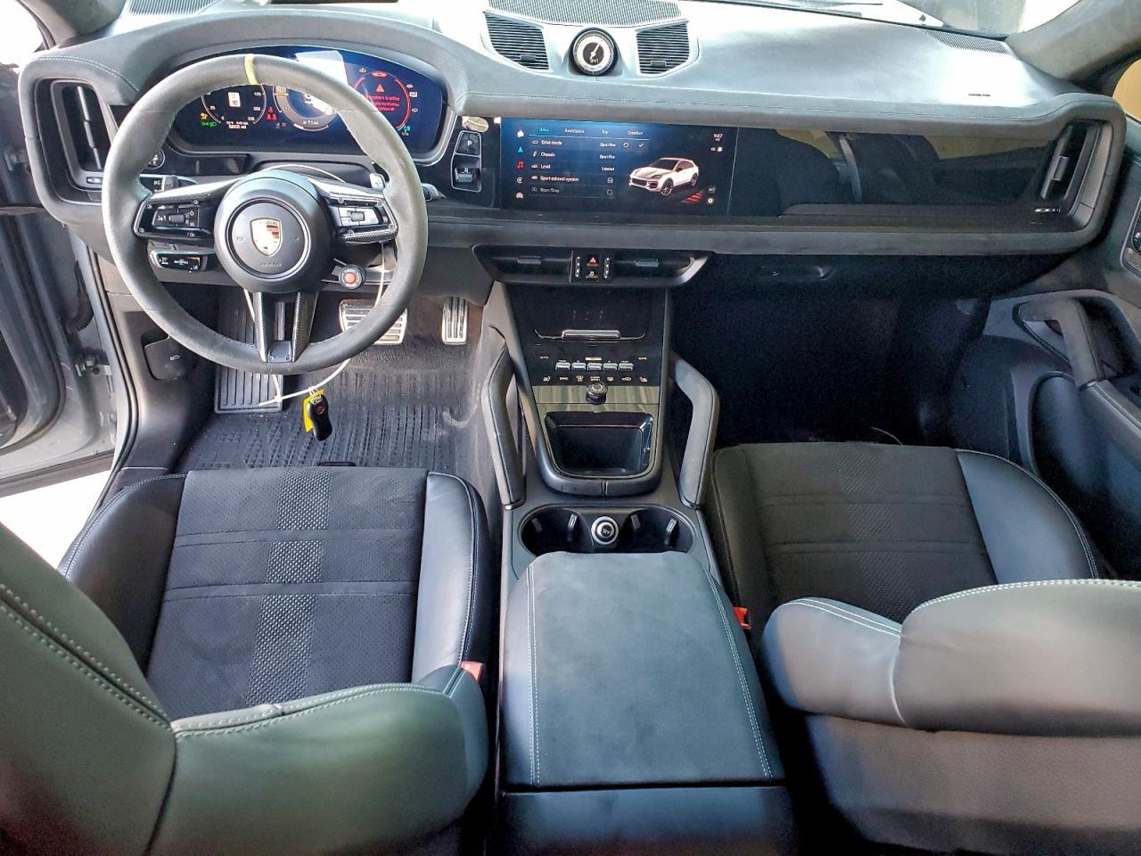 2025 PORSCHE CAYENNE