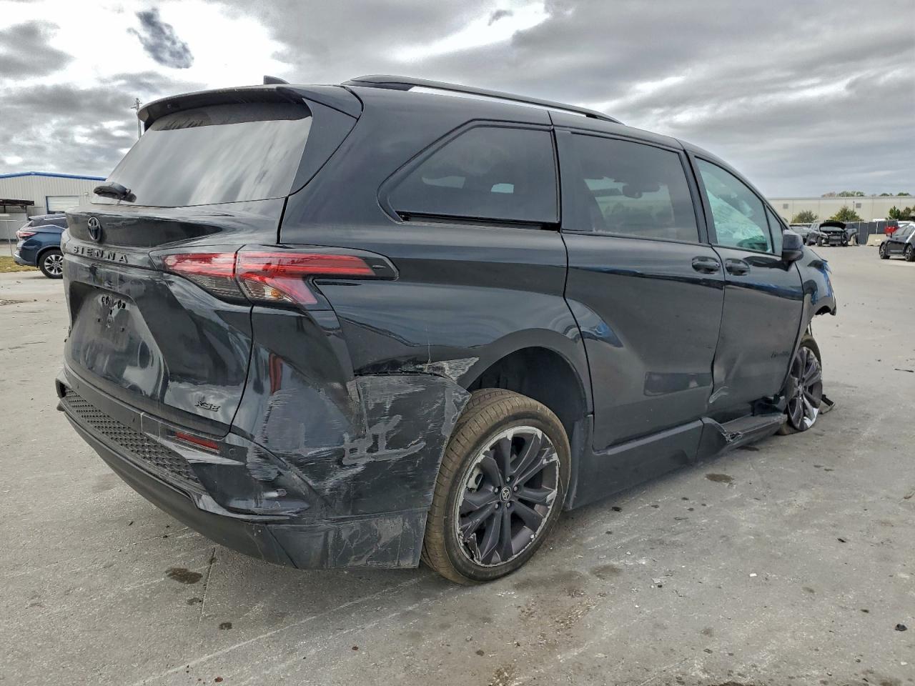 2025 TOYOTA SIENNA