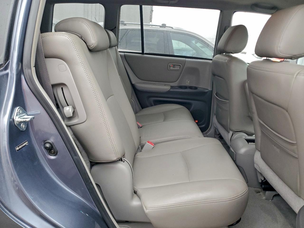 2004 TOYOTA HIGHLANDER