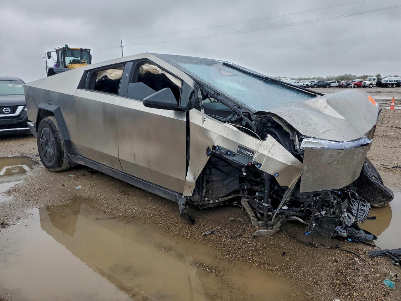 2025 TESLA Cybertruck