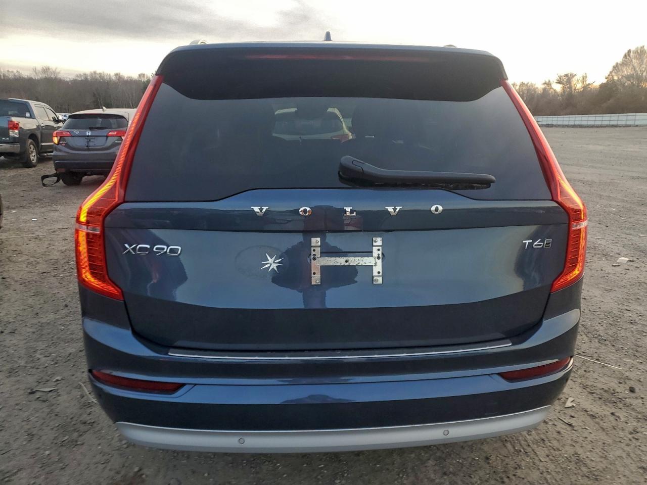 2022 VOLVO XC90