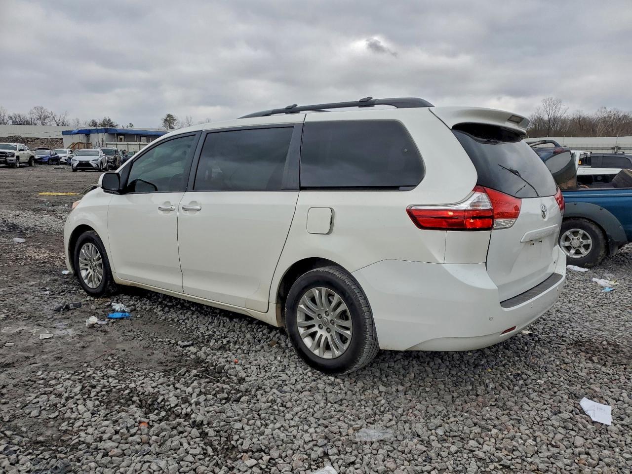 2017 TOYOTA SIENNA
