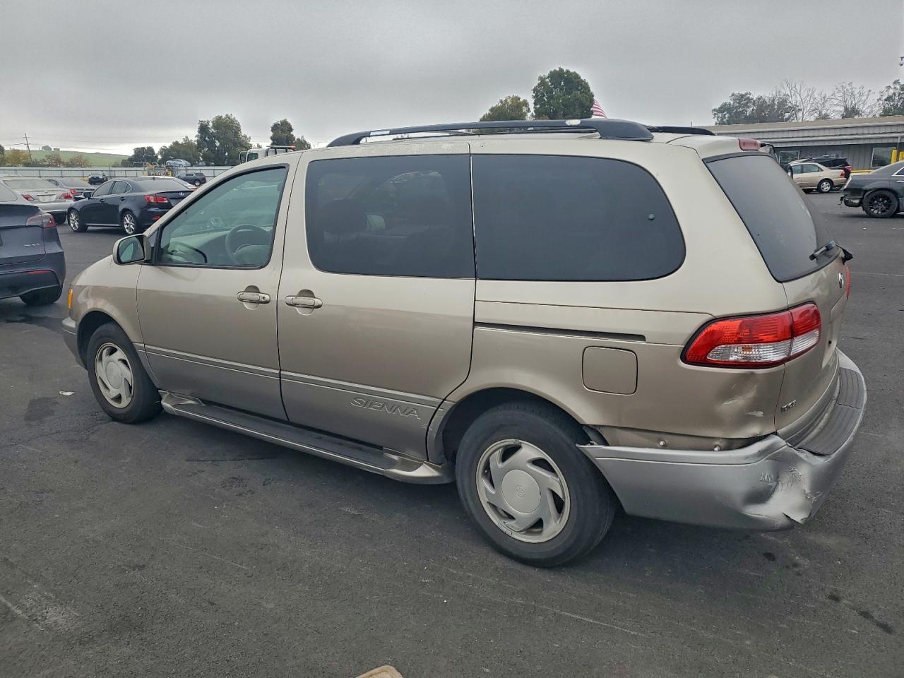 2002 TOYOTA SIENNA