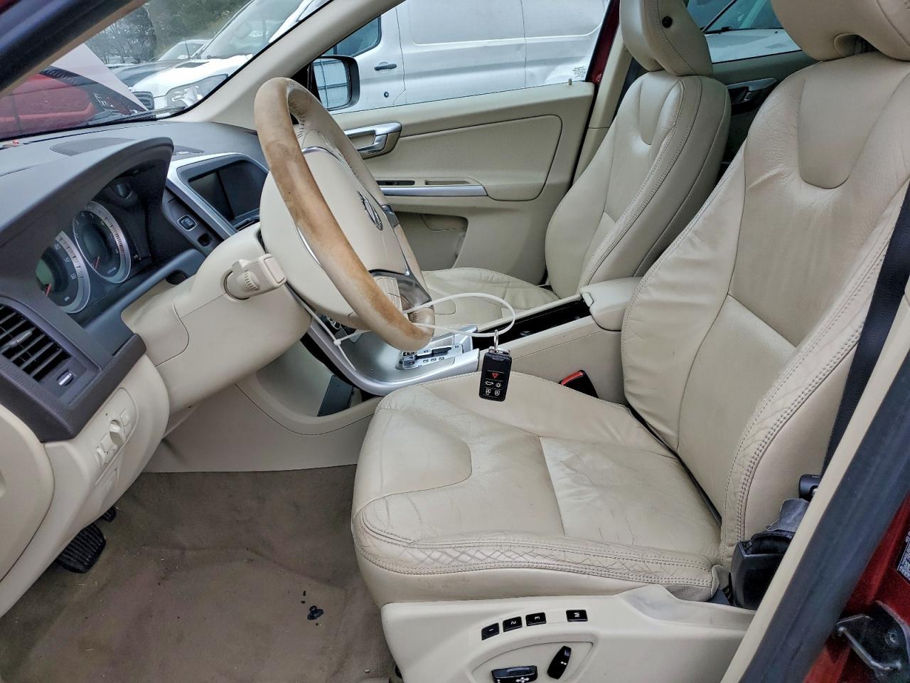 2011 VOLVO XC60