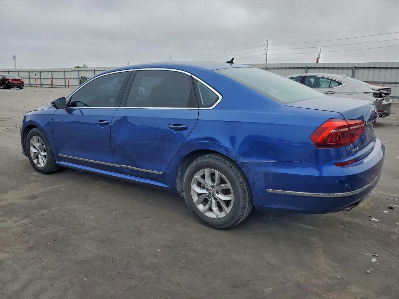 2017 VOLKSWAGEN Passat