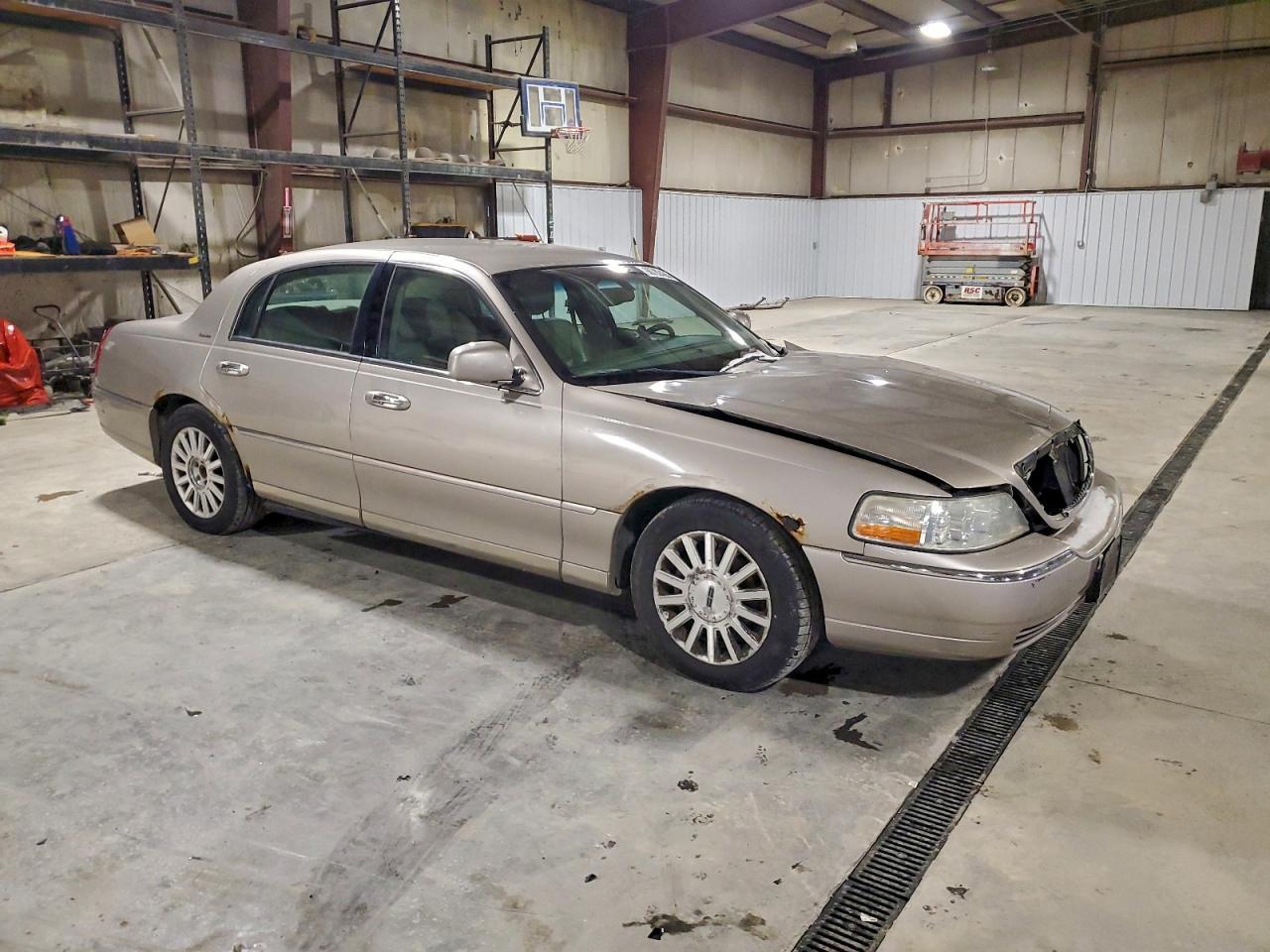 2003 LINCOLN Town Car