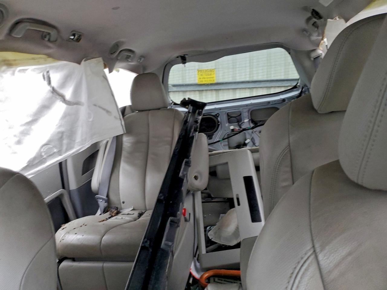 2012 TOYOTA SIENNA