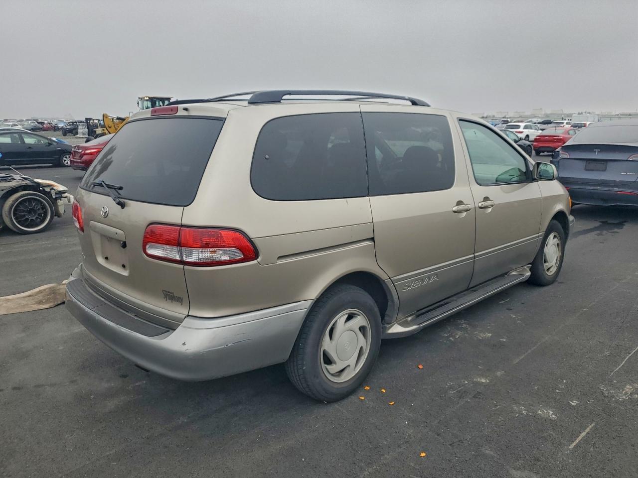 2002 TOYOTA SIENNA