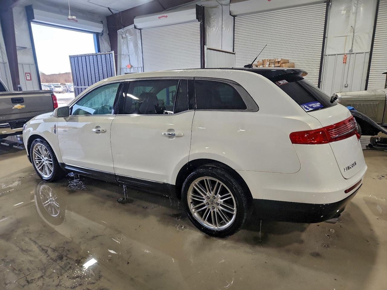 2013 LINCOLN MKT