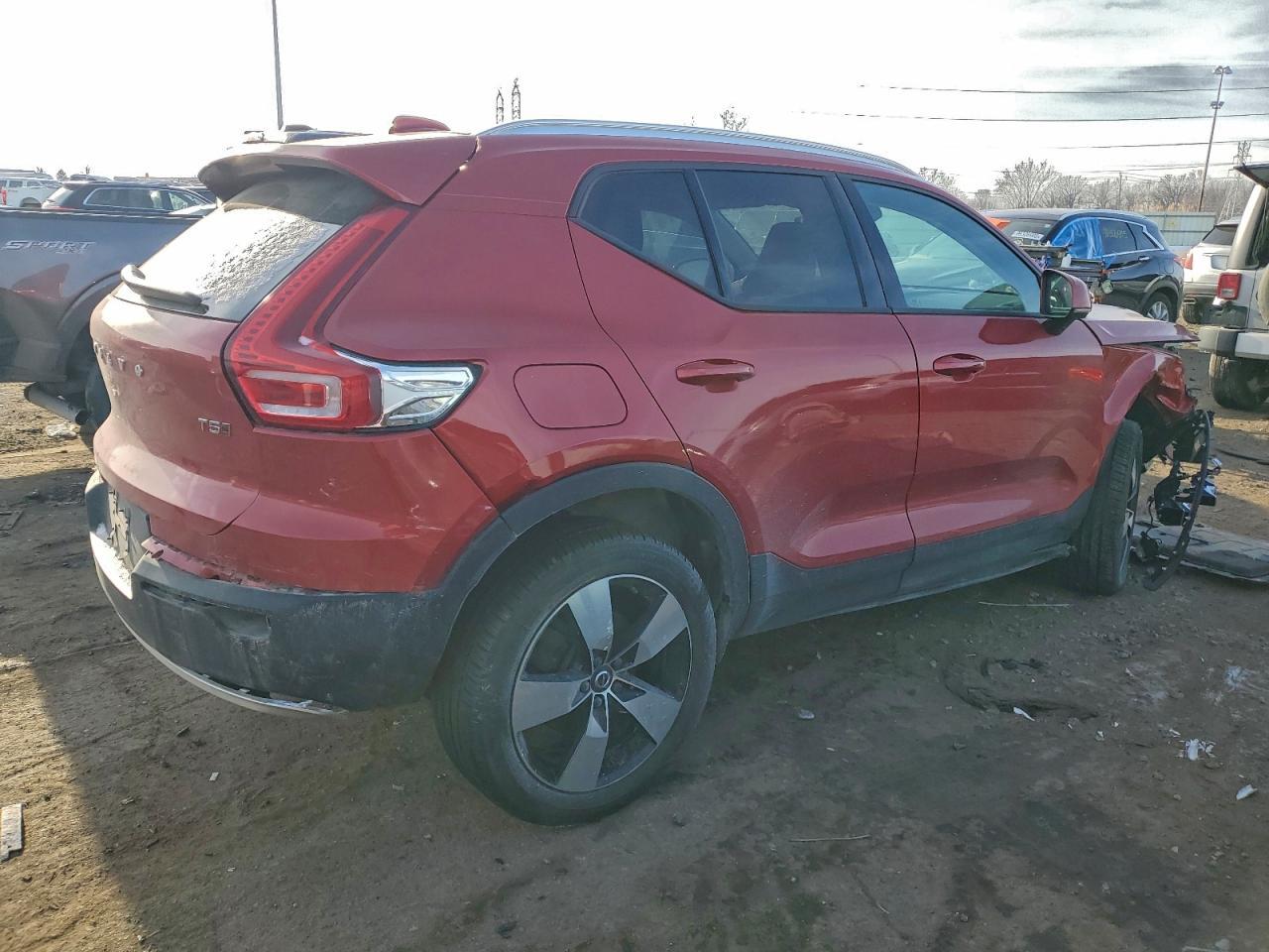2019 VOLVO XC40