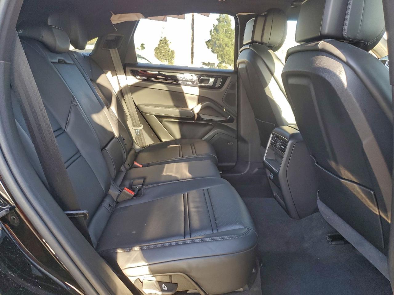 2022 PORSCHE CAYENNE