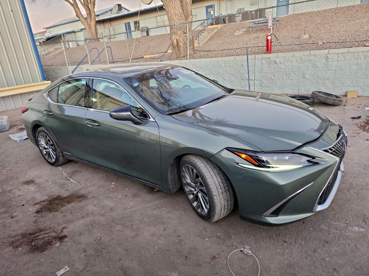 2022 LEXUS ES 300H