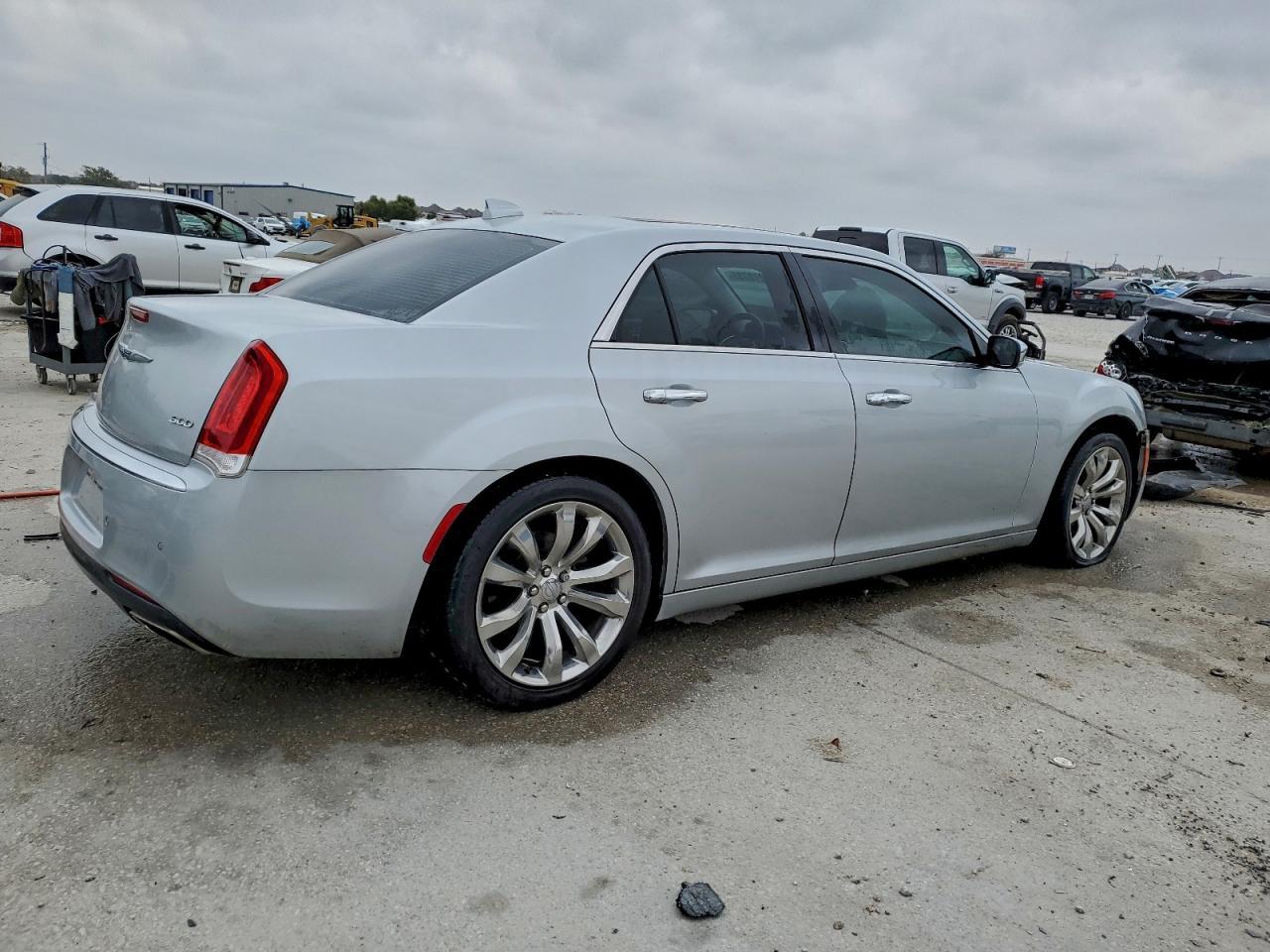 2019 CHRYSLER 300