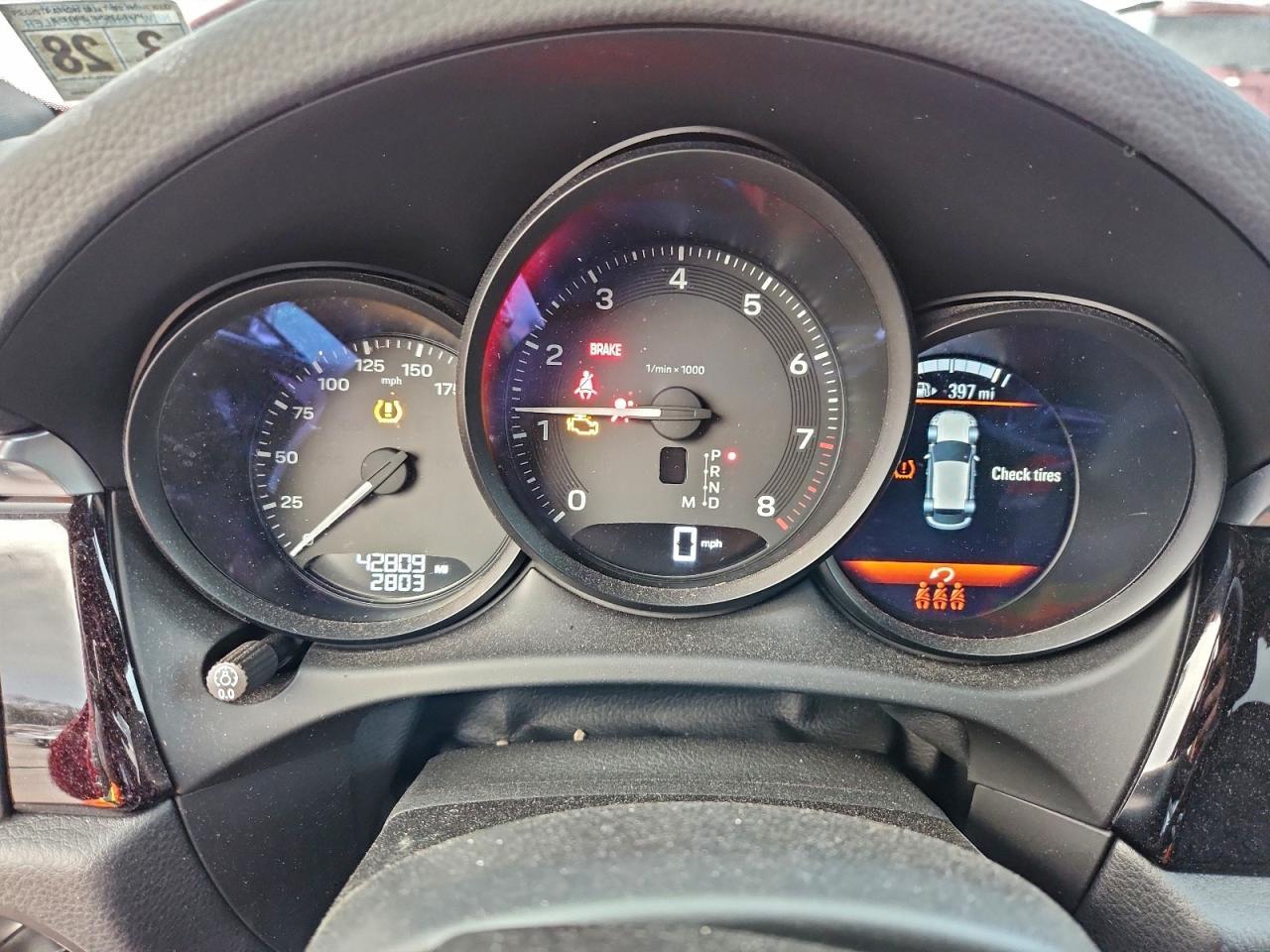 2023 PORSCHE Macan