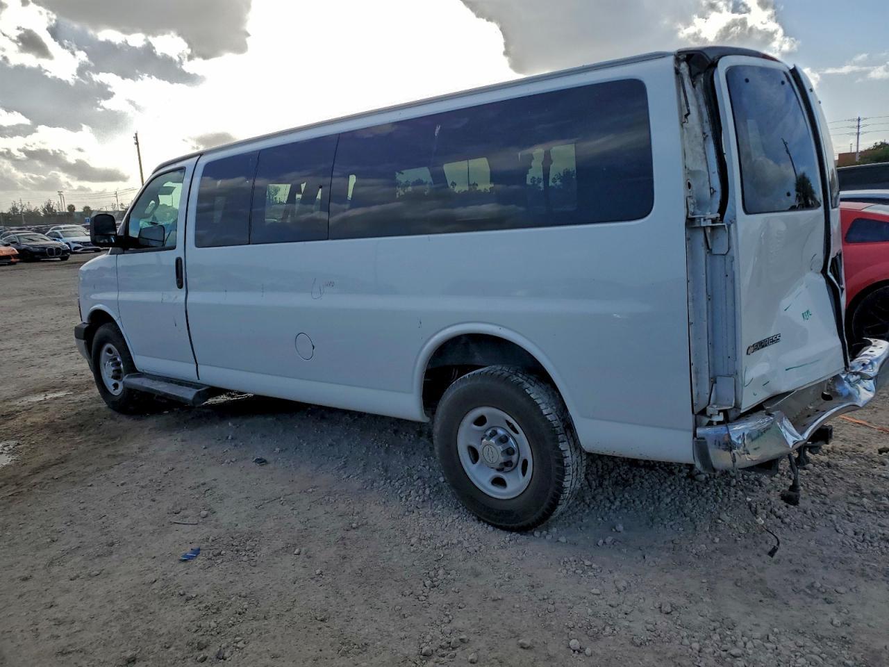 2019 CHEVROLET Express 3500