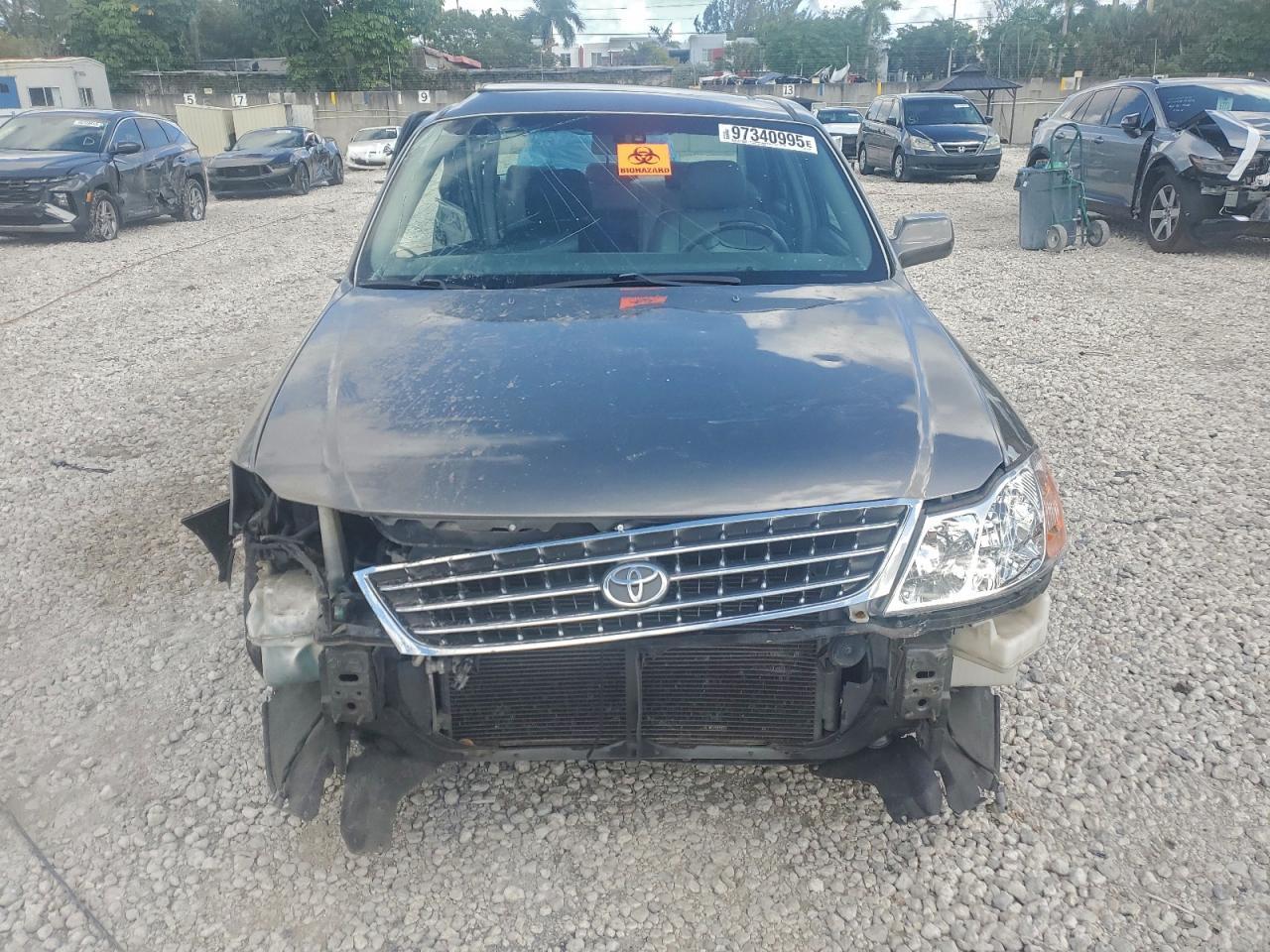 2004 TOYOTA Avalon