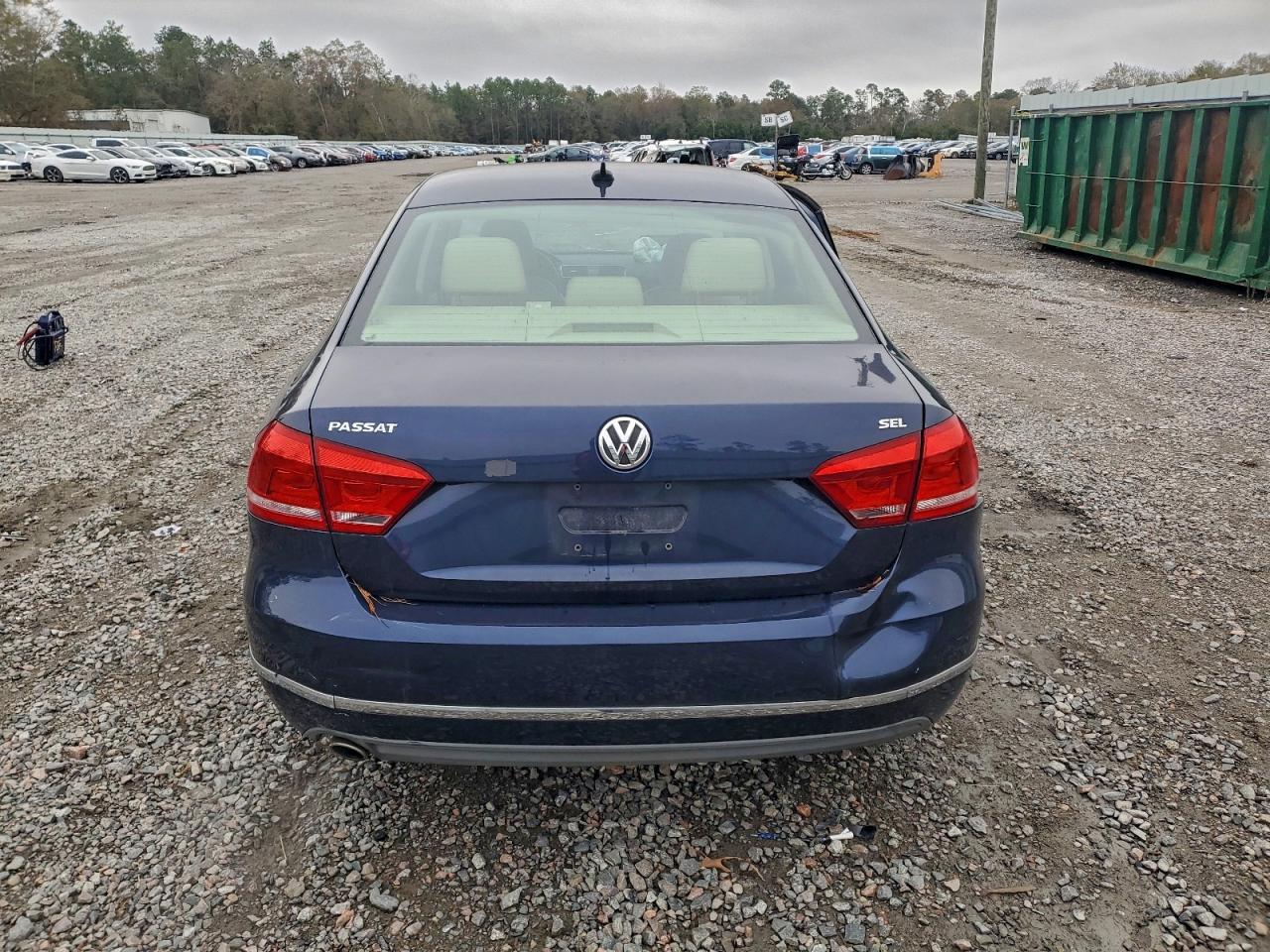 2012 VOLKSWAGEN Passat