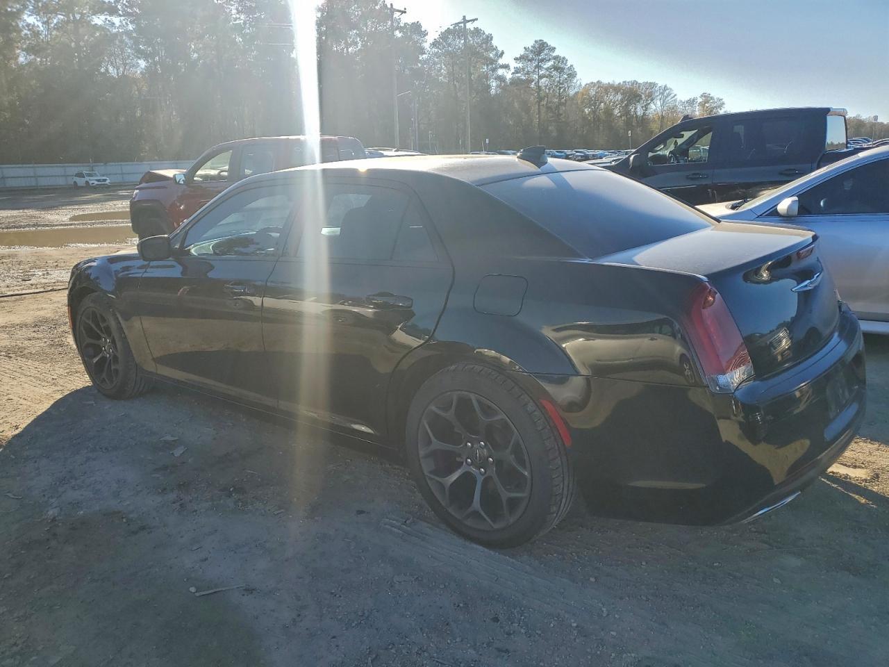 2019 CHRYSLER 300