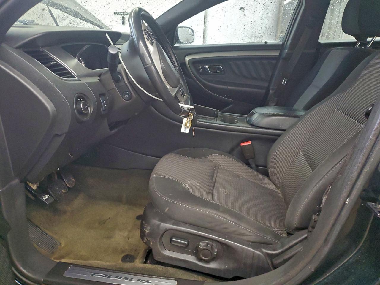 2014 FORD Taurus