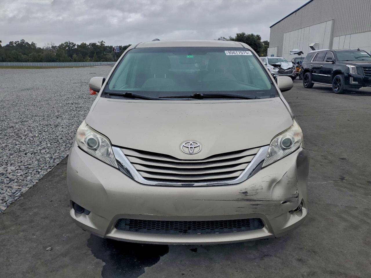 2017 TOYOTA SIENNA