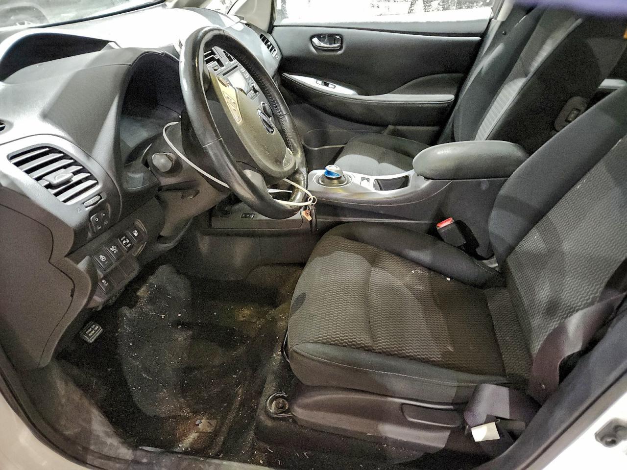 2015 NISSAN LEAF