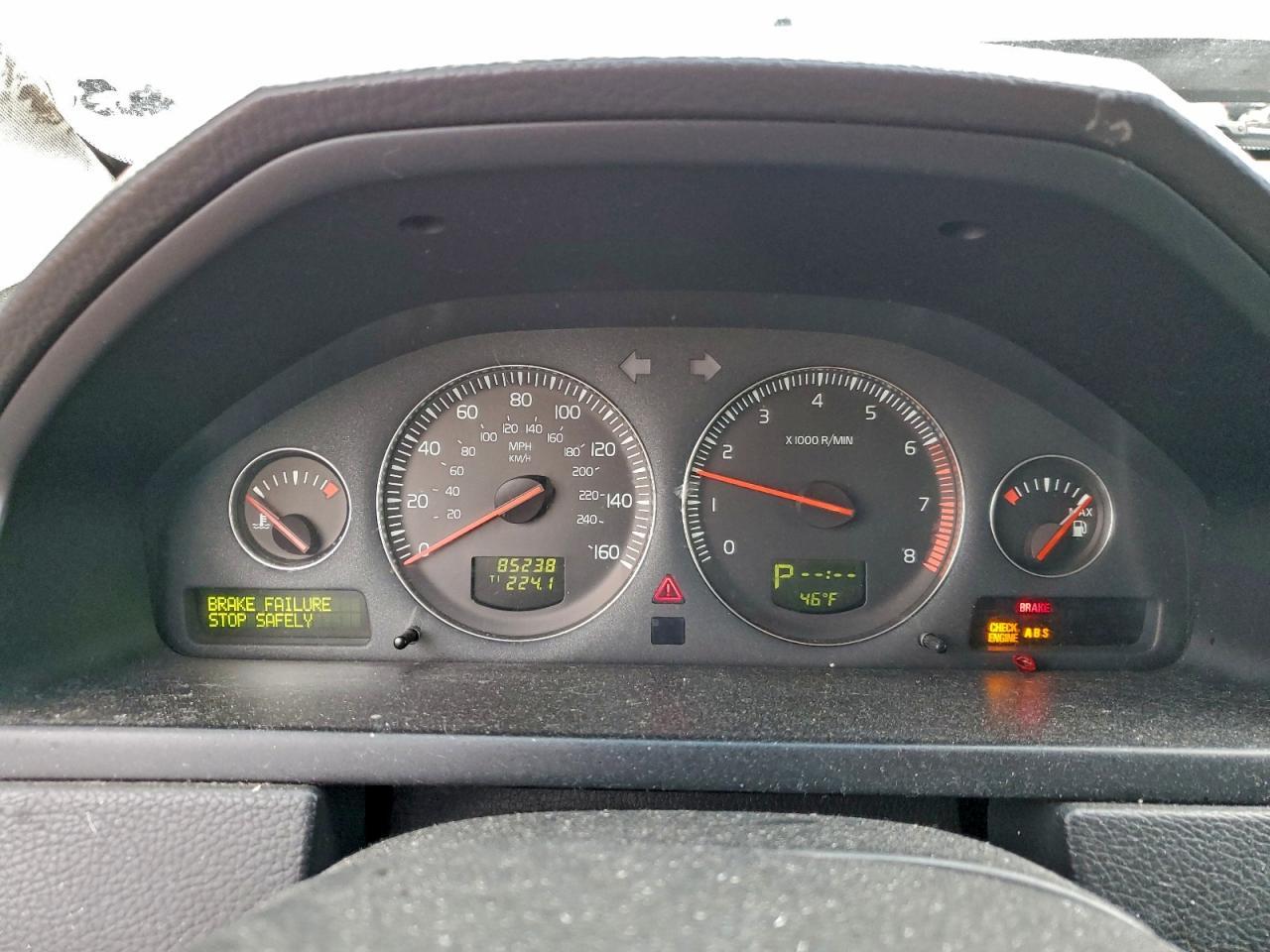 2004 VOLVO XC90