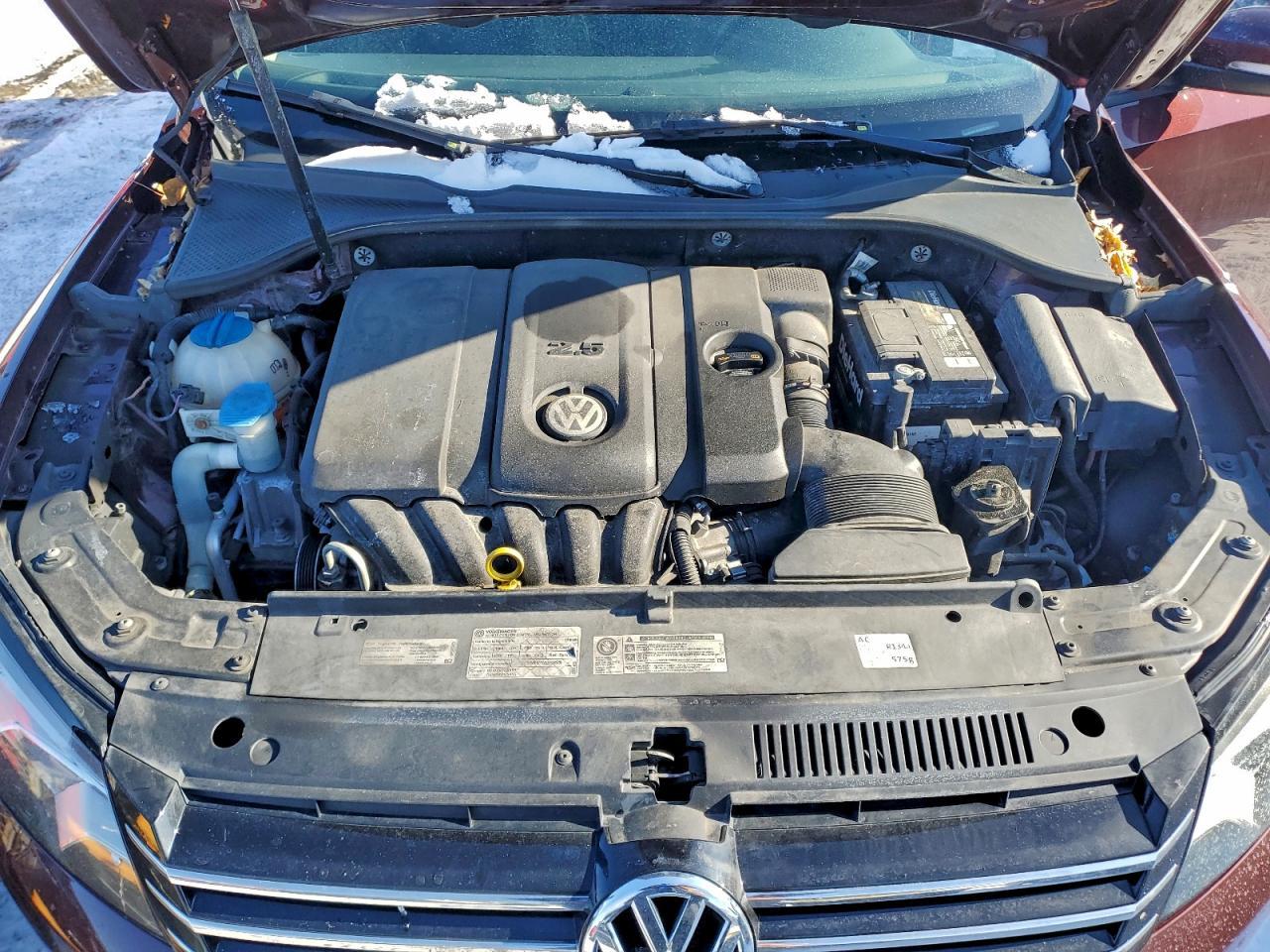 2013 VOLKSWAGEN Passat