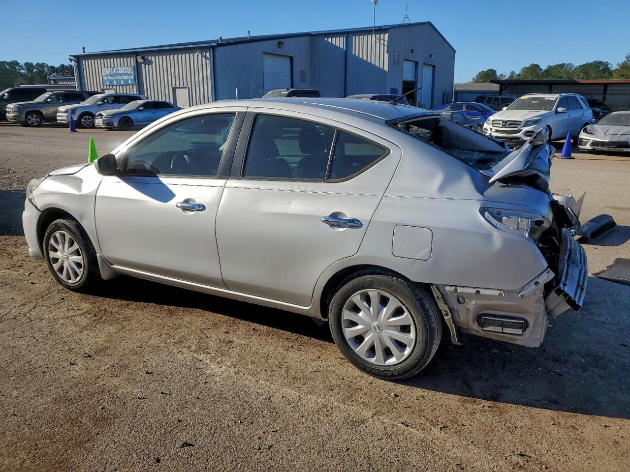 2016 NISSAN VERSA