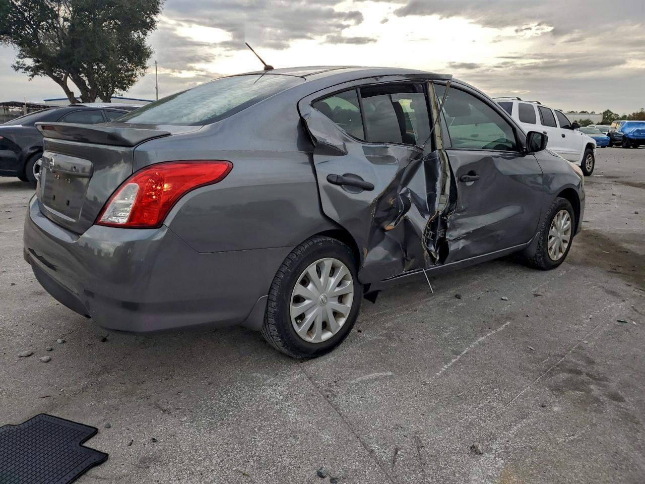 2019 NISSAN VERSA