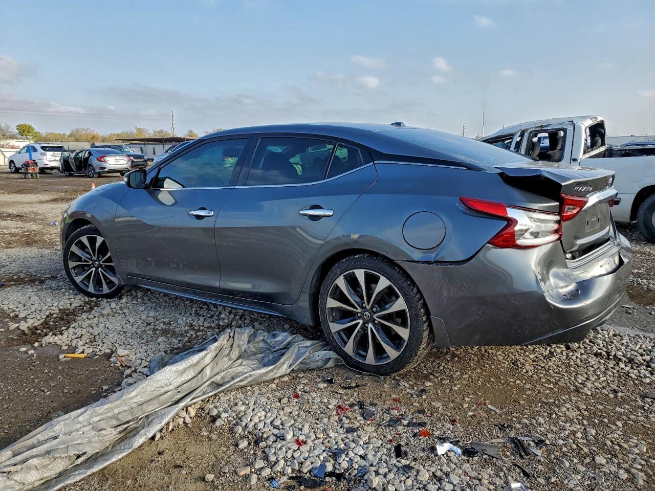 2017 NISSAN Maxima