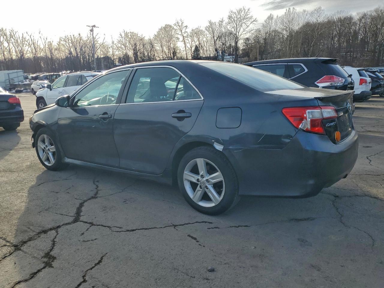 2014 TOYOTA CAMRY