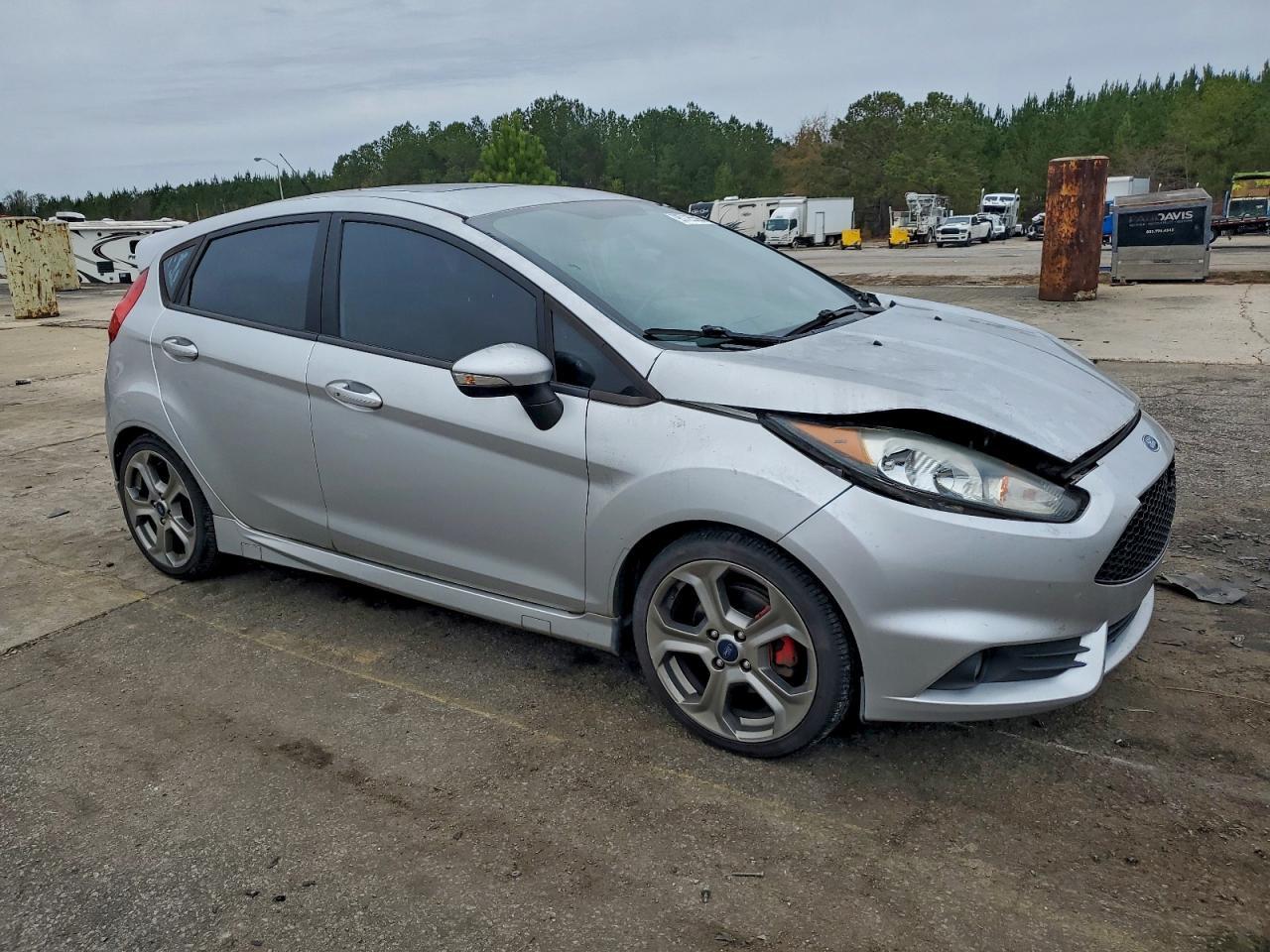 2015 FORD Fiesta