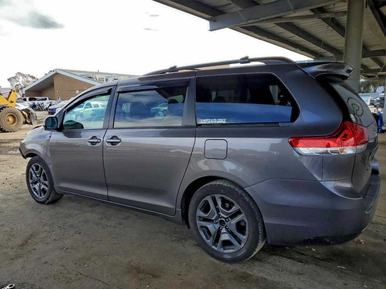 2013 TOYOTA SIENNA